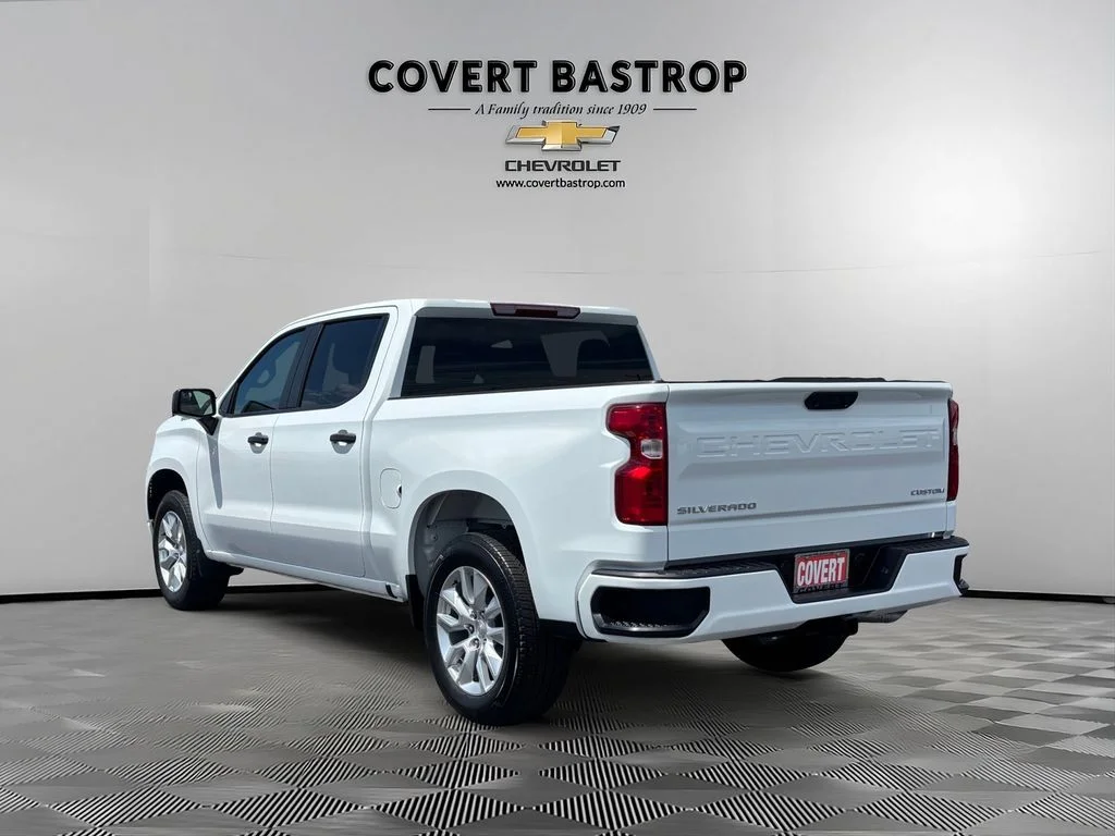 Used 2025 White Chevrolet Custom image 4