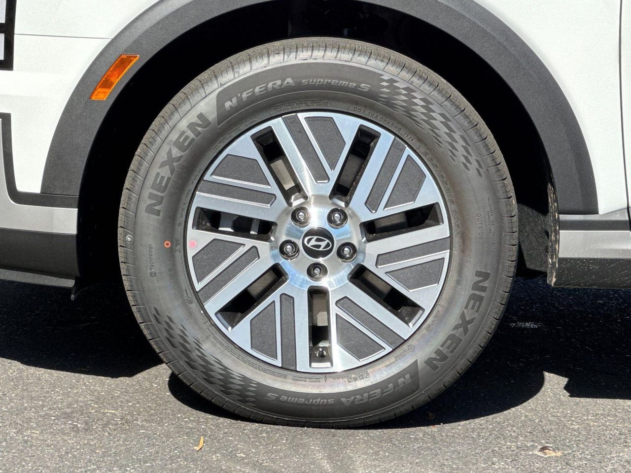 New 2027 White Hyundai SEL 8P image 24