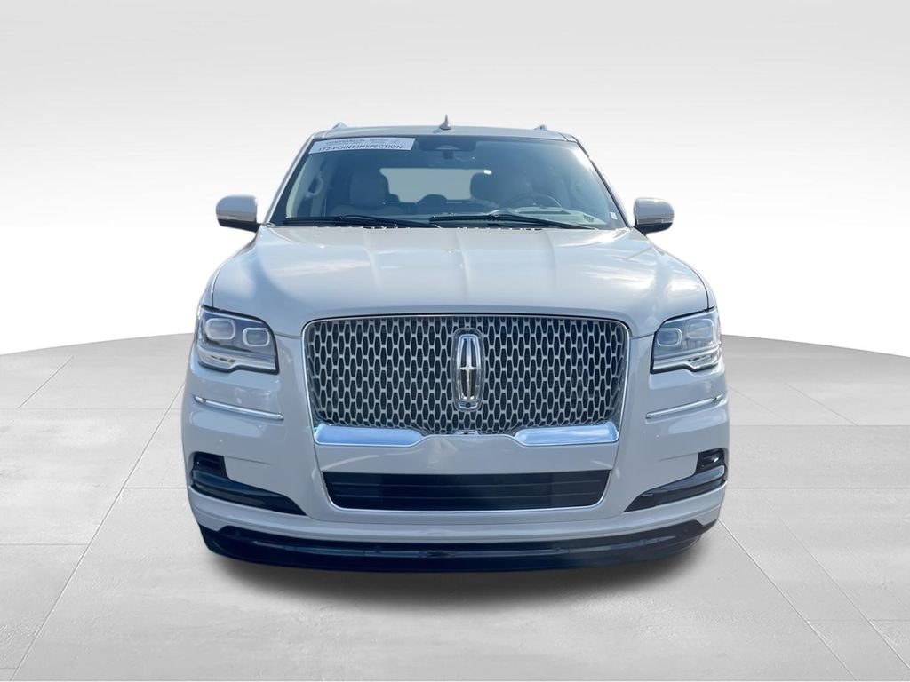 Used 2024 White Lincoln Reserve image 3