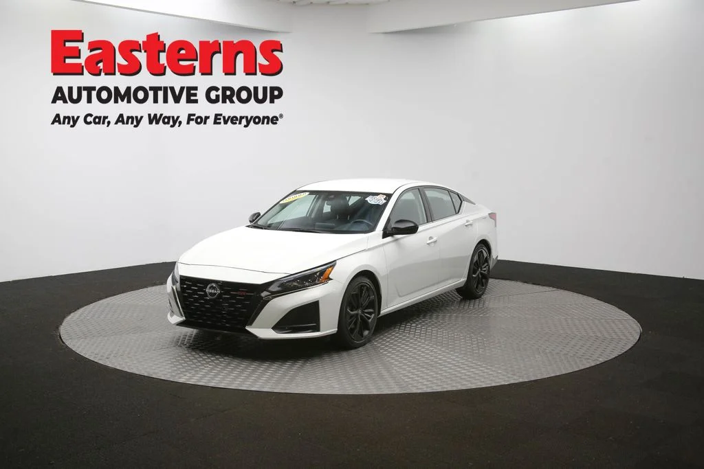 Used 2023 White Nissan 2.5 SR image 53
