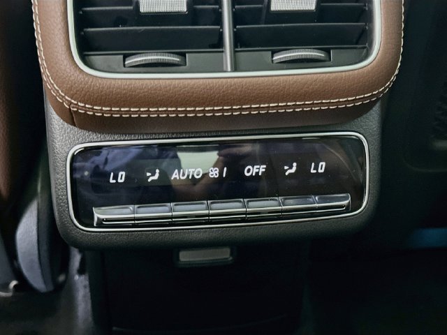 New 2027 White Mercedes-Benz GLS 450 image 25