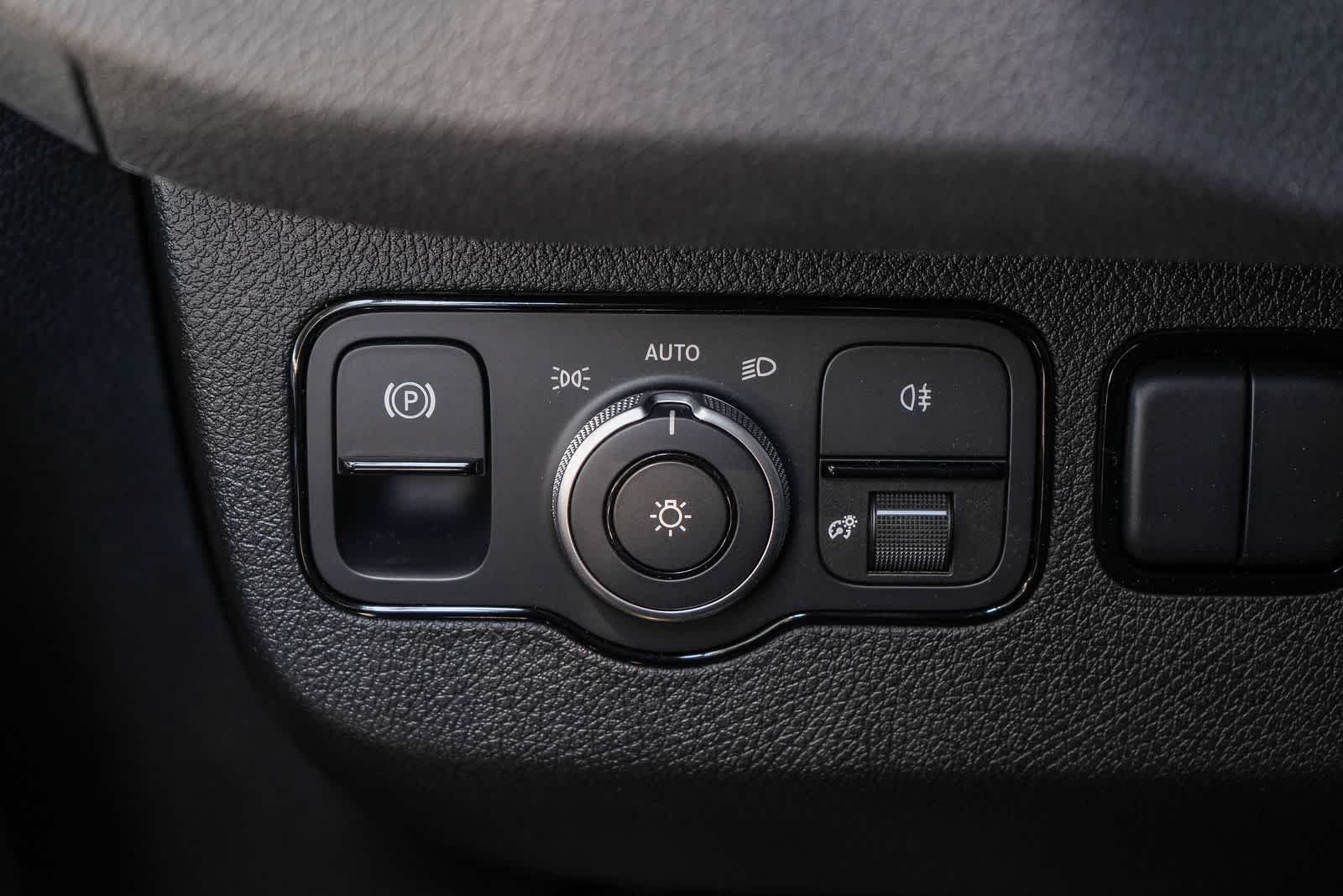 New 2025 Arctic+White Mercedes-Benz Cargo 170WB High Roof 113kW Battery RWD HO Motor image 59