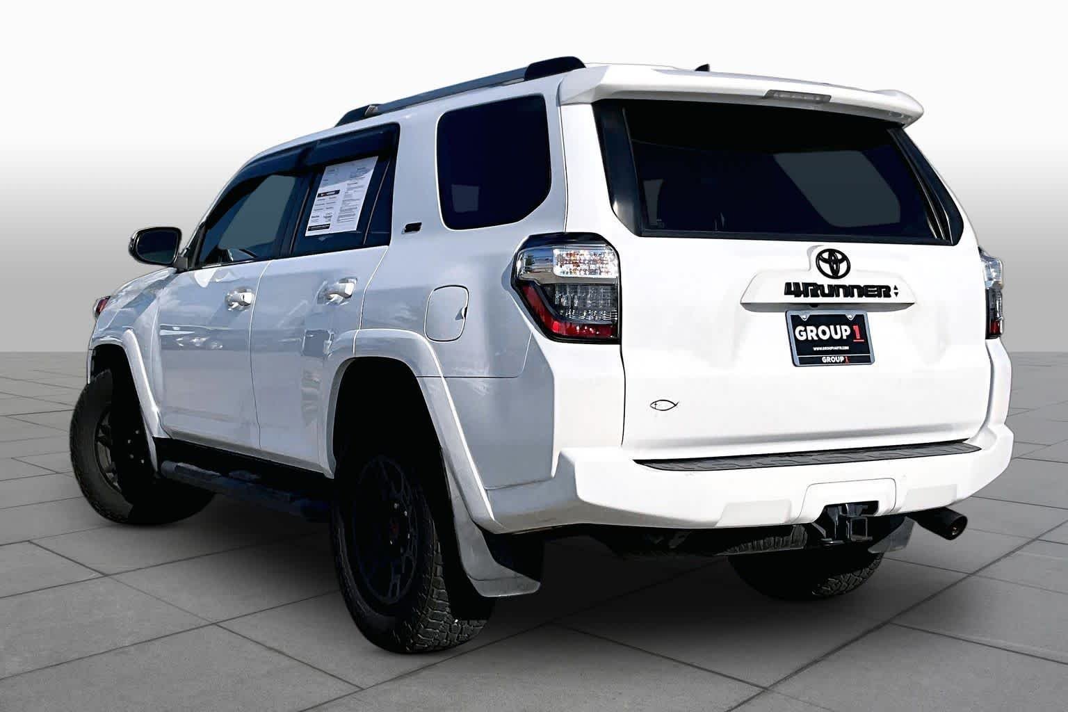 Used 2022 White Toyota SR5 Premium image 11