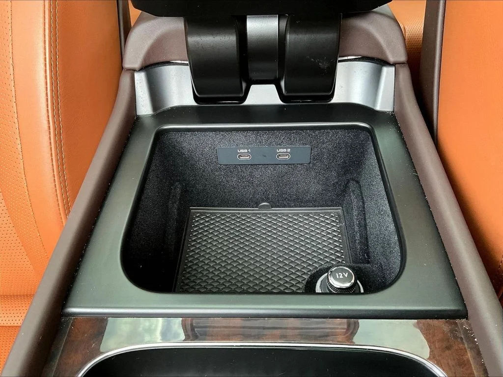 Used 2021 Midnight Emerald Bentley V8 image 16