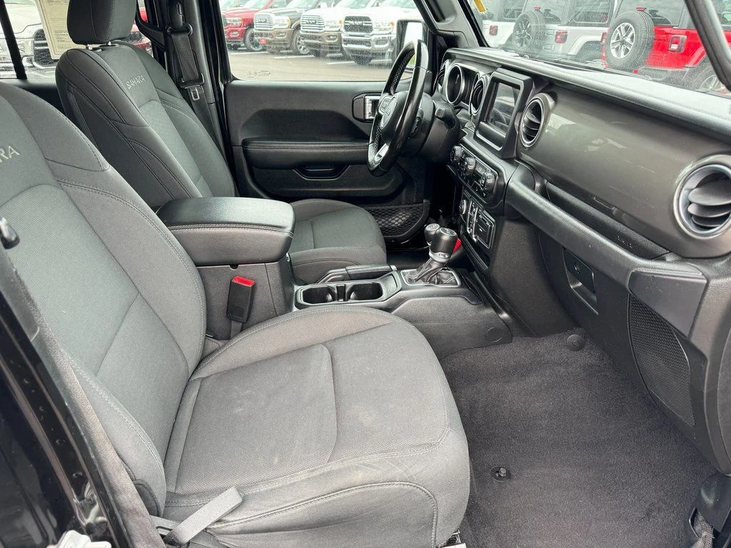 Used 2020 Black Jeep Unlimited Sahara image 27