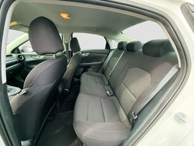 Used 2021 White Kia LXS image 20