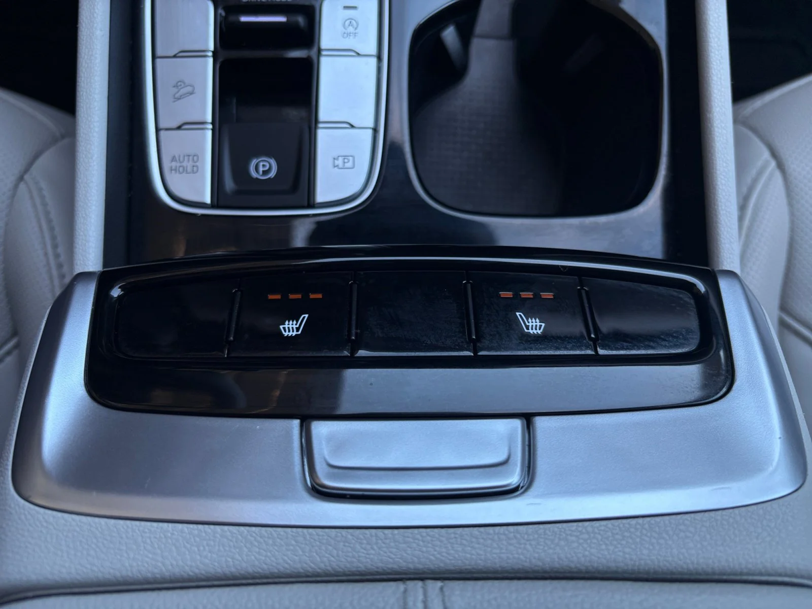 Used 2024 Shimmering Silver Hyundai SEL image 23