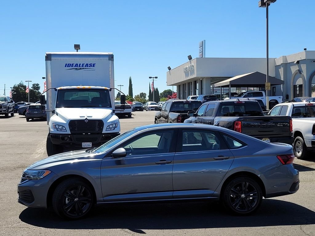Used 2023 Gray Volkswagen 1.5T SE image 7