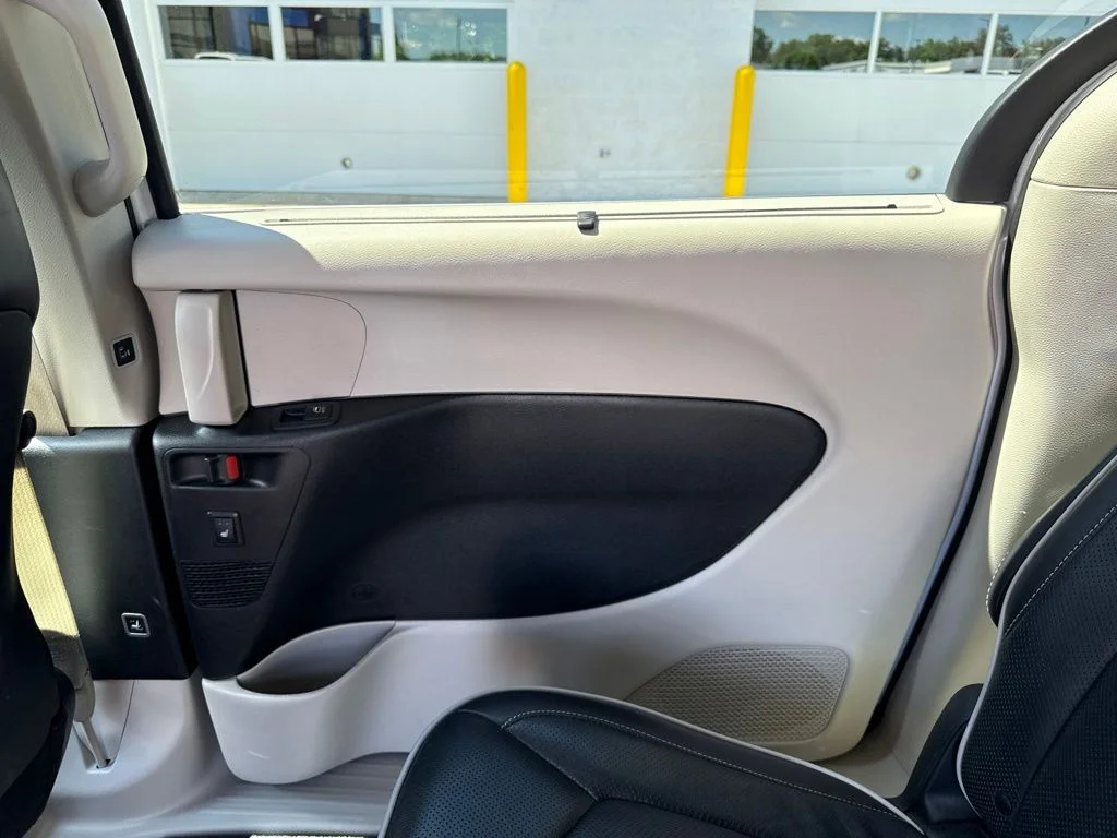 Used 2024 Bright White Clearcoat Chrysler Limited image 32
