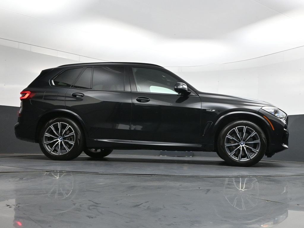 Used 2022 Black Sapphire Metallic BMW xDrive45e image 30
