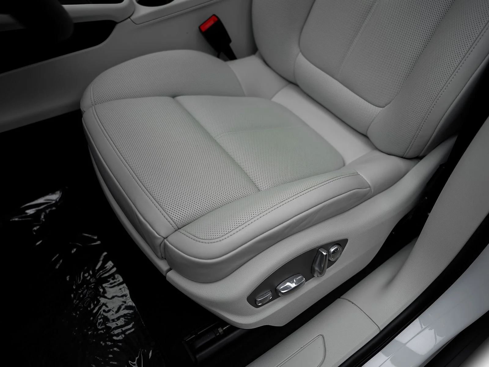 Used 2025 White Porsche Base image 32