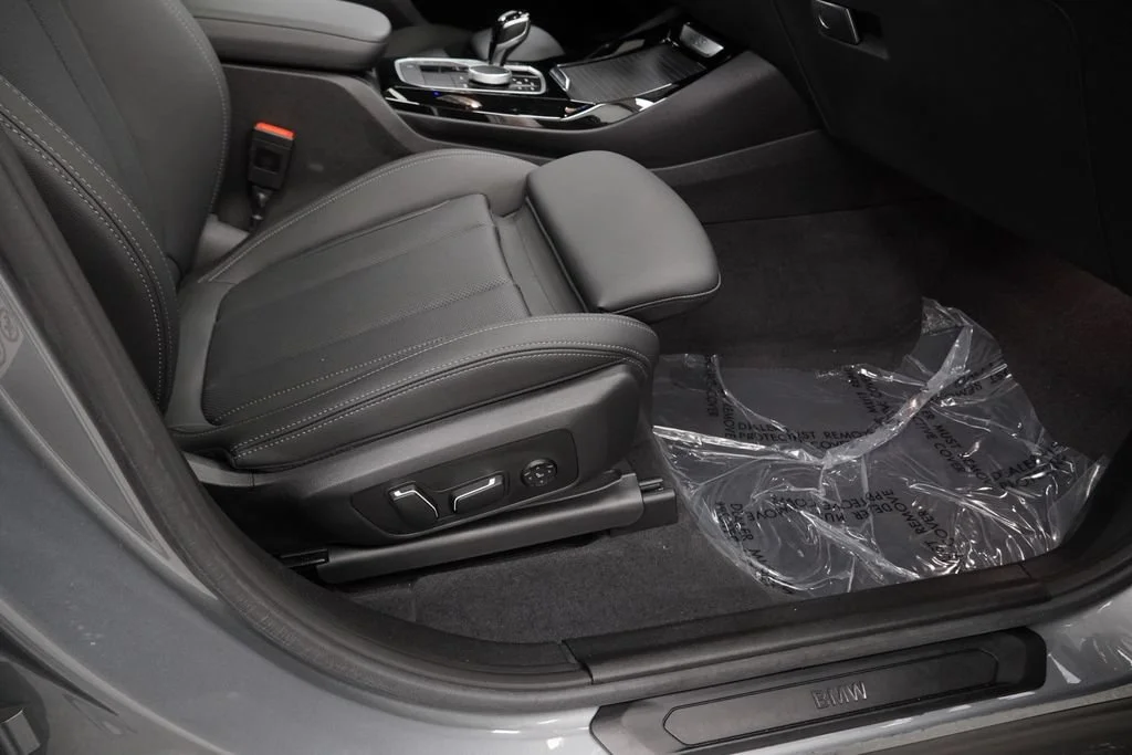 Used 2024 Gray BMW xDrive30i image 34