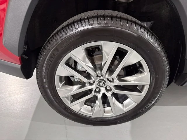 Used 2021 Red Toyota XLE Premium image 11