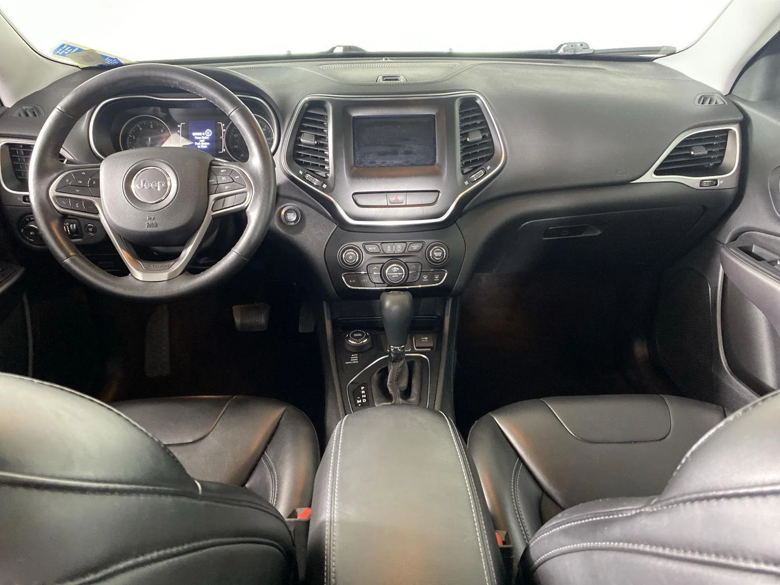 Used 2019 Velvet Red Pearlcoat Jeep Latitude Plus image 2