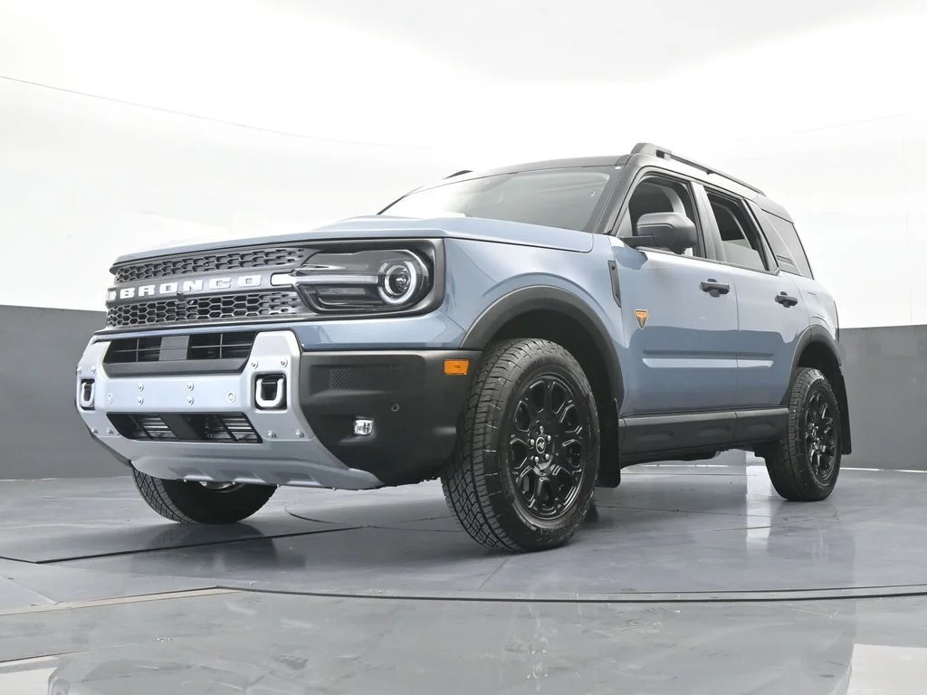 Used 2026 Azure Gray Metallic Ford Badlands image 64