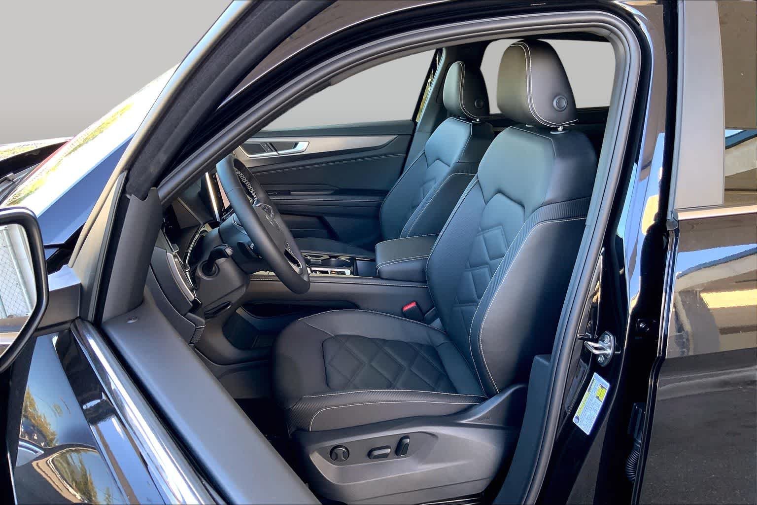 New 2026 Deep Black Pearl Volkswagen 2.0T SE w/Technology image 9