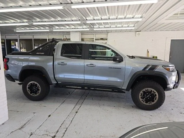 2023 Chevrolet Colorado ZR2 - Photo 6