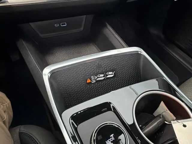 New 2027 Summit White Chevrolet LT image 37