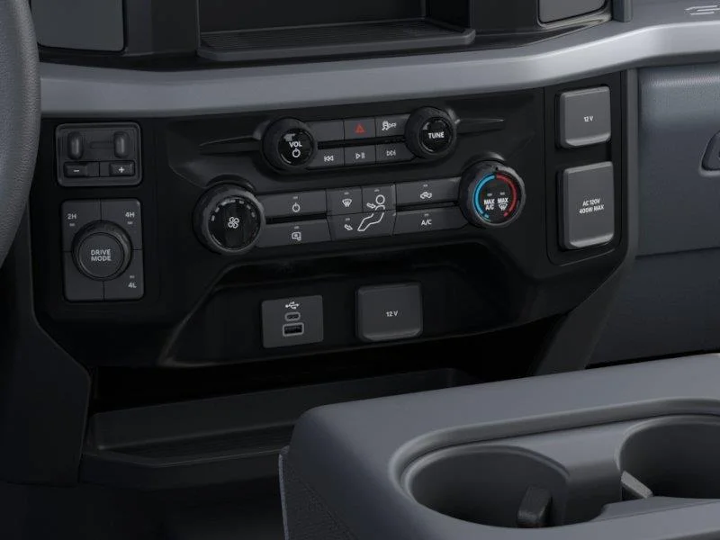 New 2026 Oxford White Ford F-250® XLT image 15