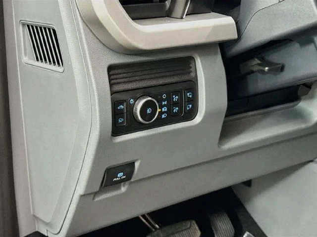 New 2027 Carbonized Gray Metallic Ford F-250® XLT image 10