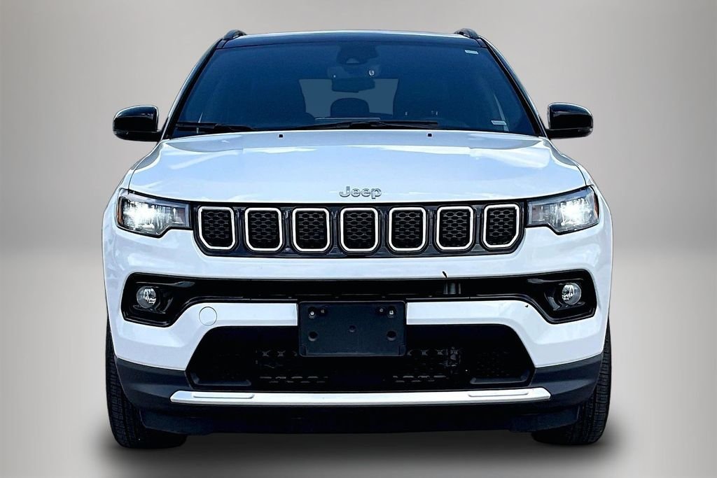 Used 2024 White/off-white Jeep Limited image 3