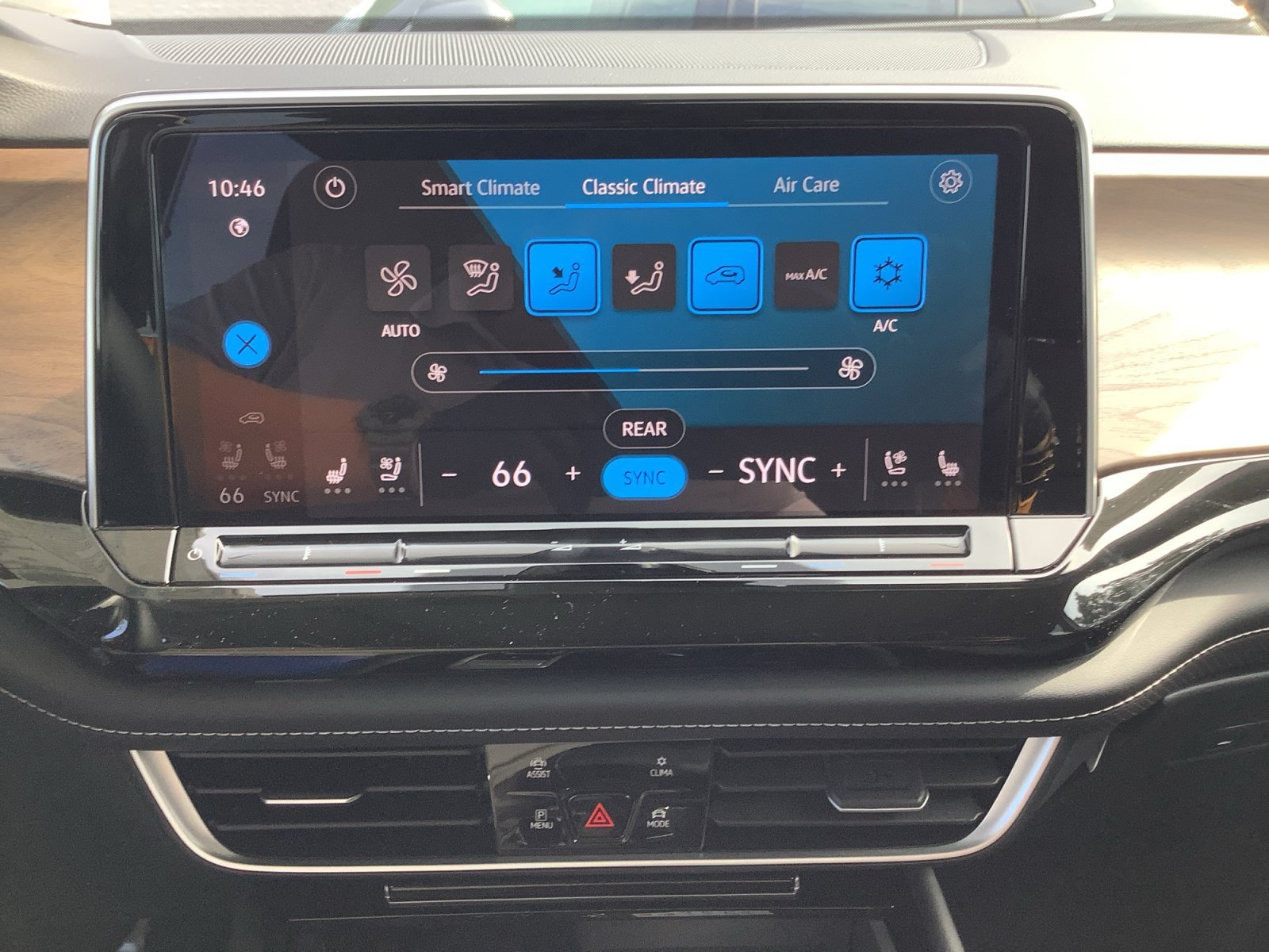 New 2026 PURE GRAY Volkswagen 2.0T SE w/Technology image 18