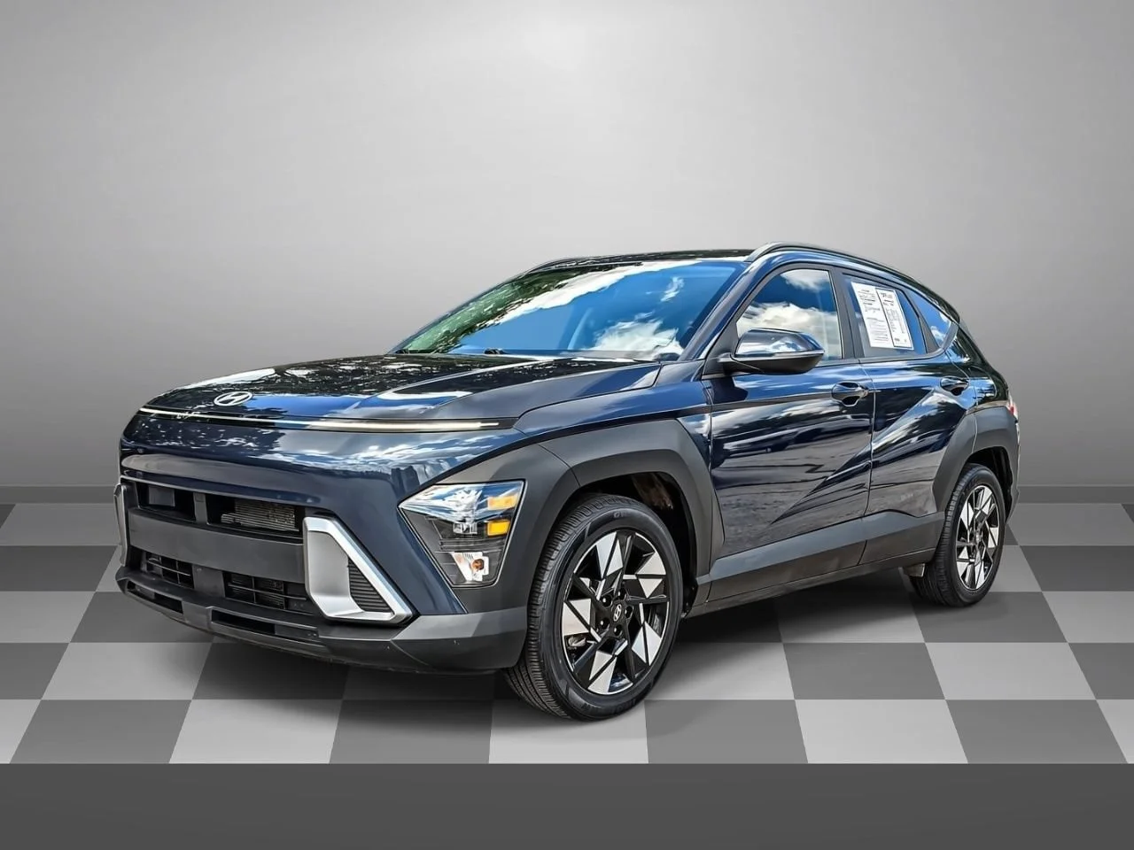 Used 2025  Hyundai SEL image 2