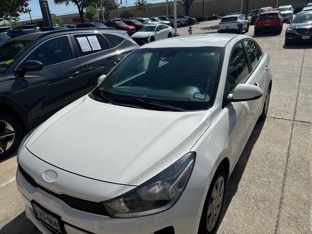 Used 2018 White Kia S image 8