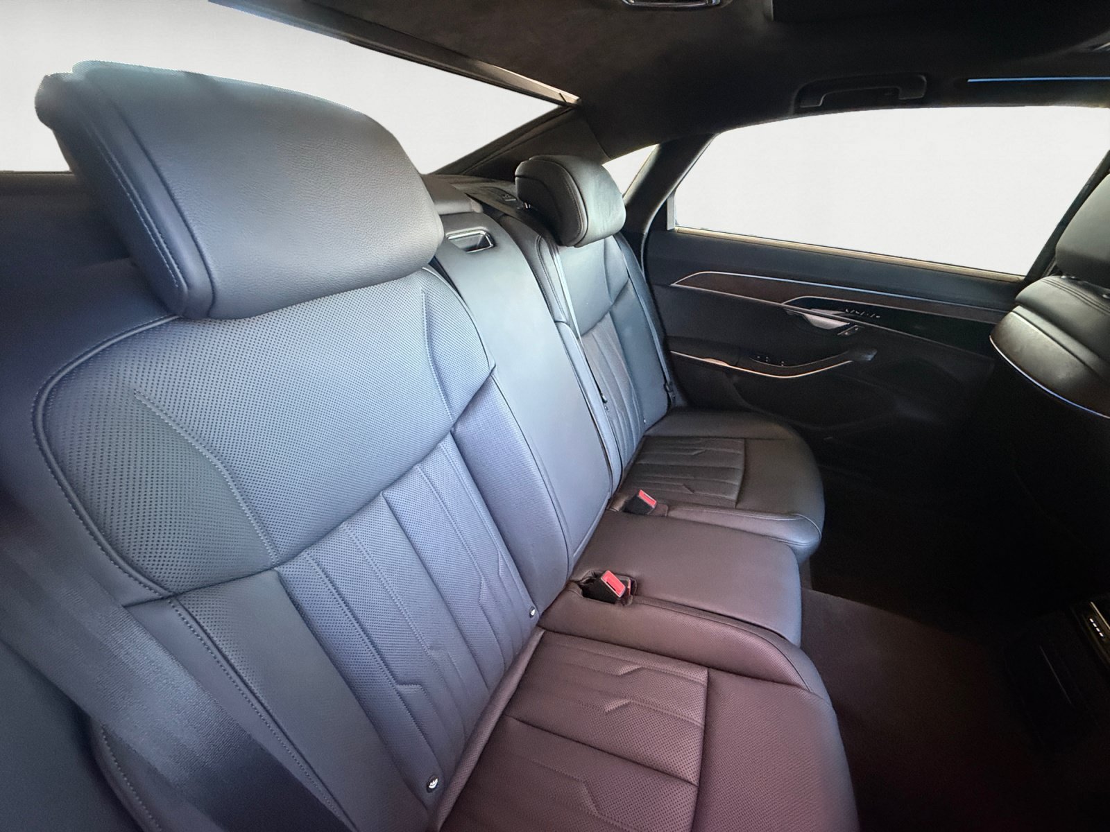 Used 2021 Florett Silver Metallic Audi L 55 image 18
