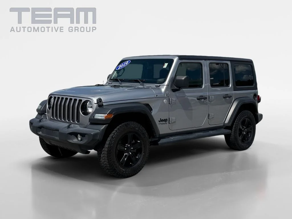 Used 2019 Silver Jeep Unlimited Sport Altitude image 3