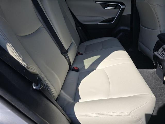 Certified Used 2020 SILVER SKY METALLIC Toyota  image 17