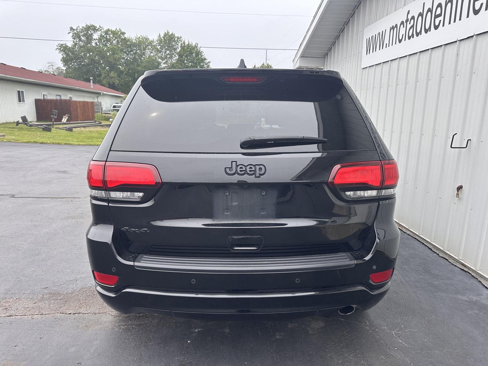 Used 2021 Diamond Black Crystal Pearlcoat Jeep Laredo X image 8