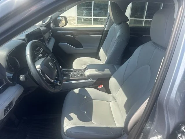 Used 2022 Moon Dust Toyota Limited image 19