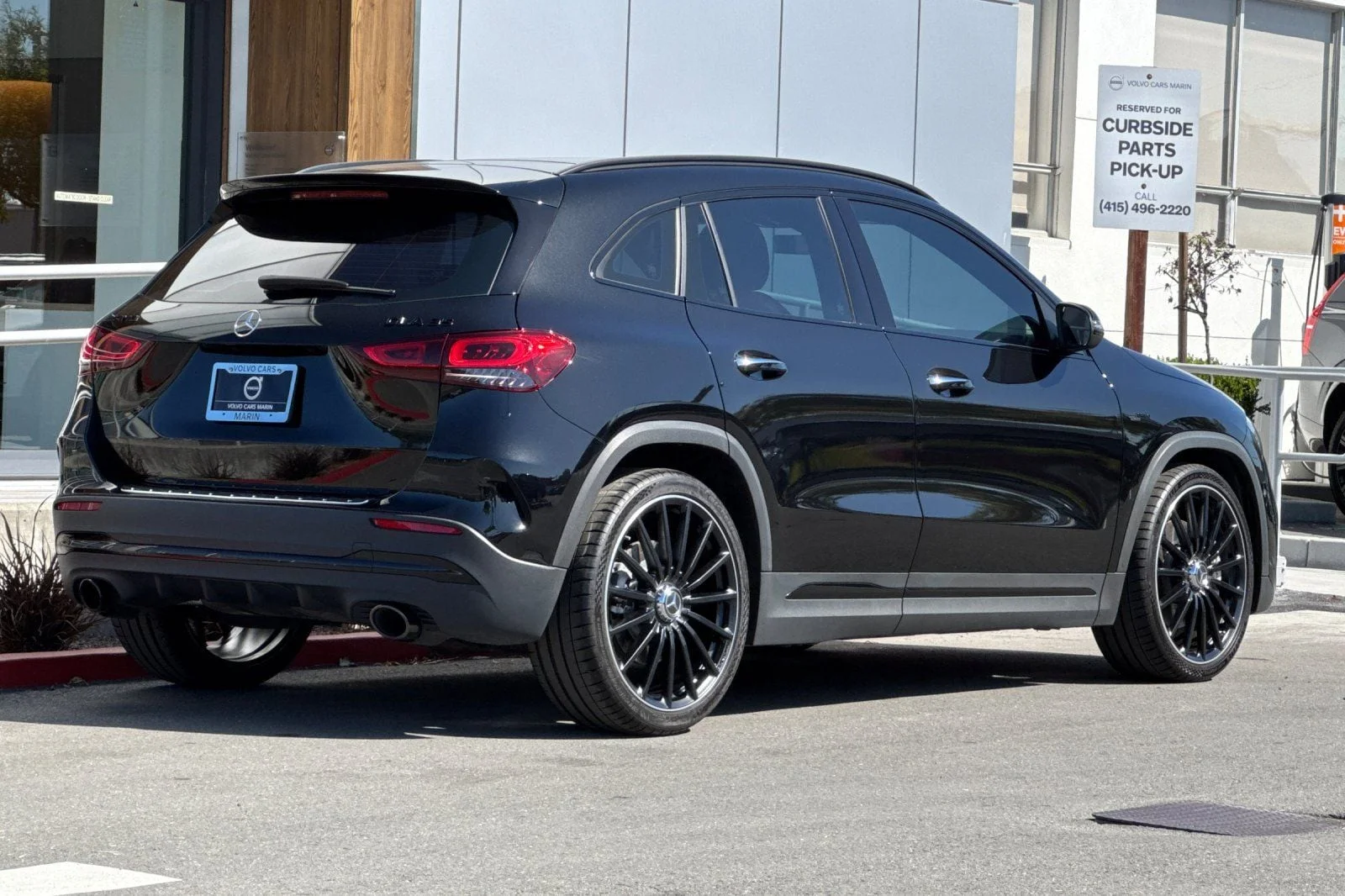 Used 2022 Black Mercedes-Benz 4MATIC® image 2