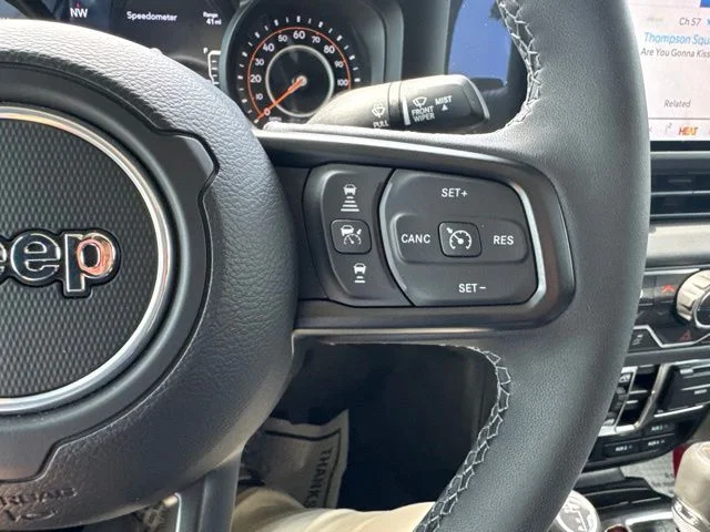 Used 2025  Jeep High Tide image 25
