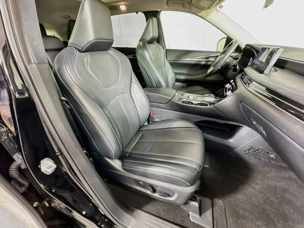 Certified Used 2023 Black INFINITI LUXE image 40