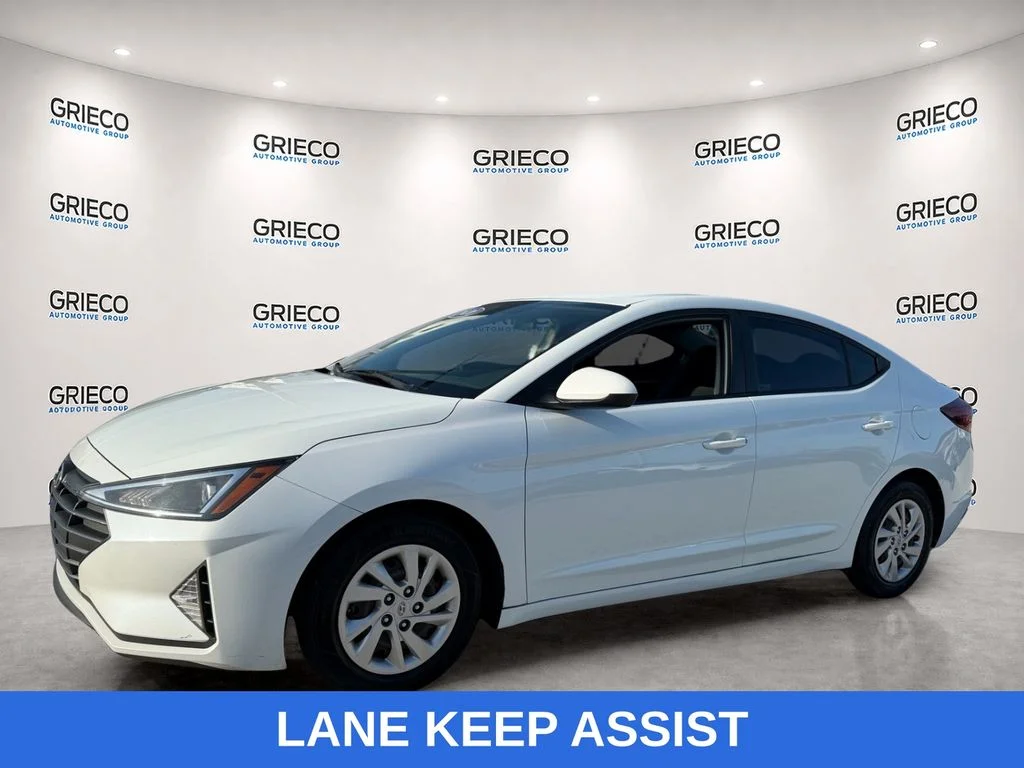 Used 2020 White Hyundai SE image 3