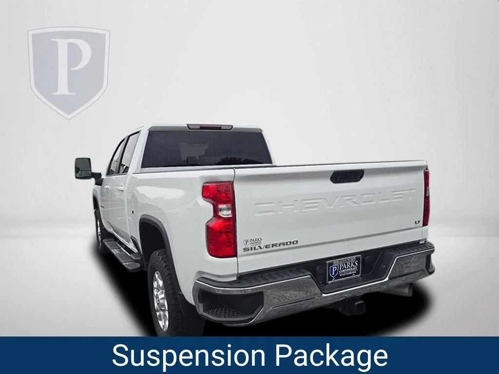 Used 2024 Summit White Chevrolet LT image 9