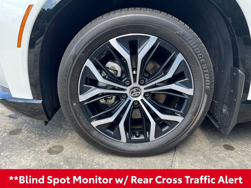 Used 2025 White Toyota XLE image 4