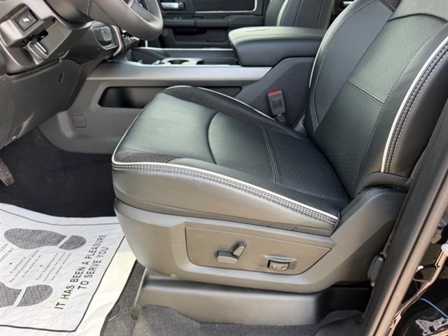 New 2027 Diamond Black Crystal Pearl-Coat Exterior Paint RAM Laramie image 19