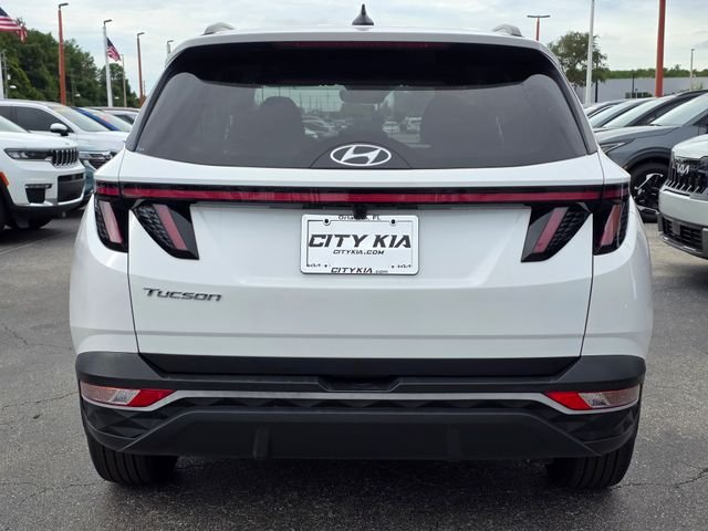 Used 2023 White Hyundai SEL image 9