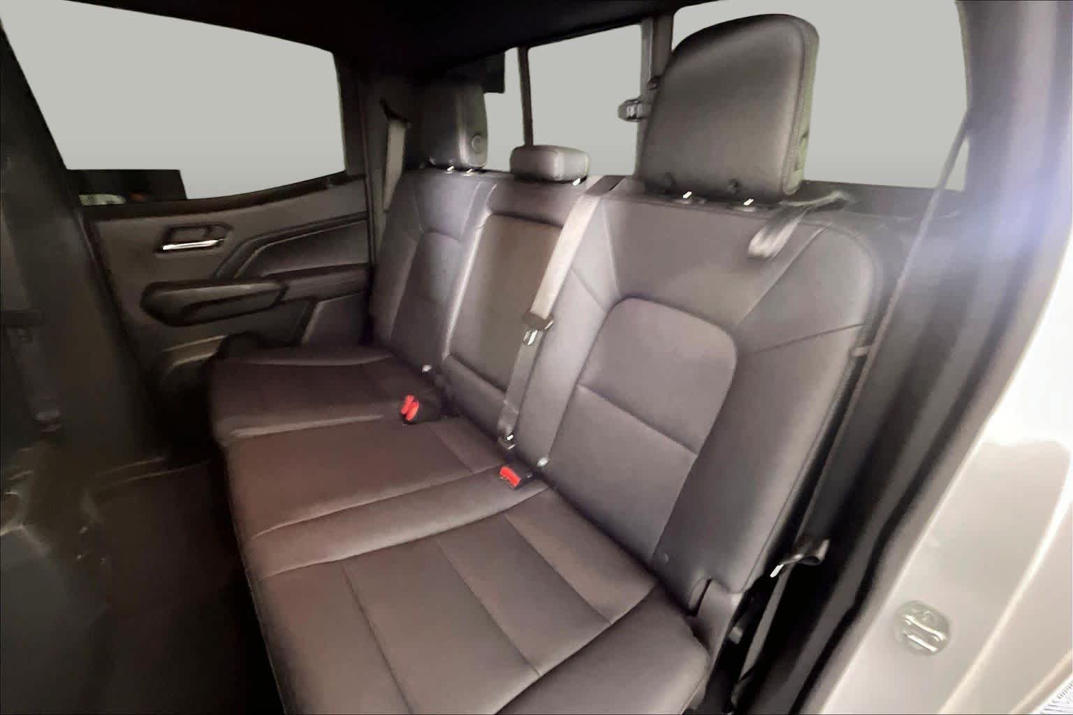 Used 2024 Summit White GMC Elevation image 18