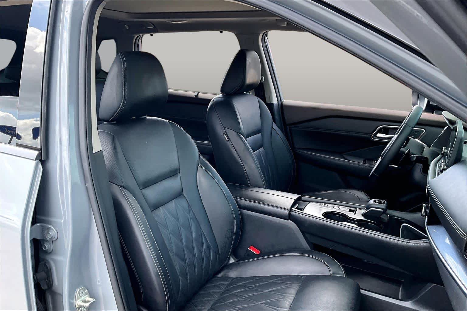 Used 2023 Boulder Gray Pearl Nissan Platinum image 9