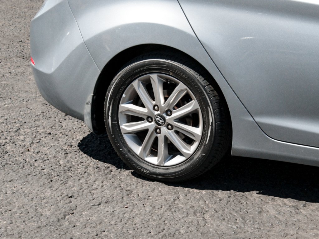 Used 2015 Shale Gray Metallic Hyundai SE image 4