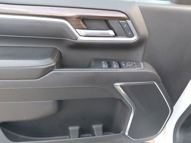 Used 2024 Summit White Chevrolet LT image 27