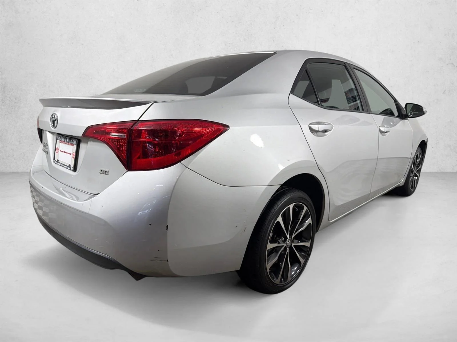 Used 2019 Classic Silver Metallic Toyota SE image 3