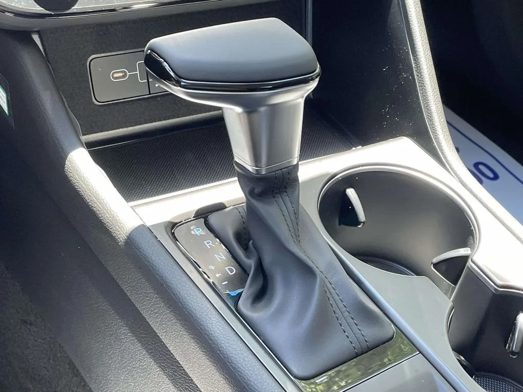 New 2026 White Hyundai SE image 28