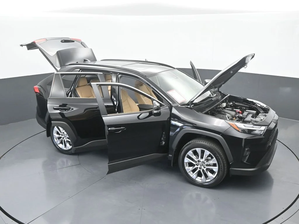 Used 2025 Midnight Black Metallic Toyota XLE Premium image 73