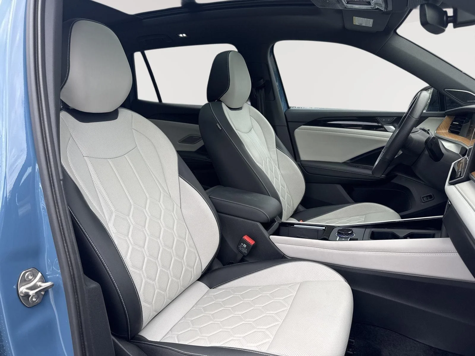 Certified Used 2025 BLUE Volkswagen SEL R-Line image 19