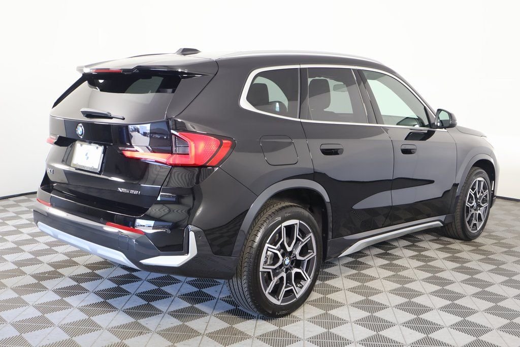 New 2027 Jet Black BMW xDrive28i image 2
